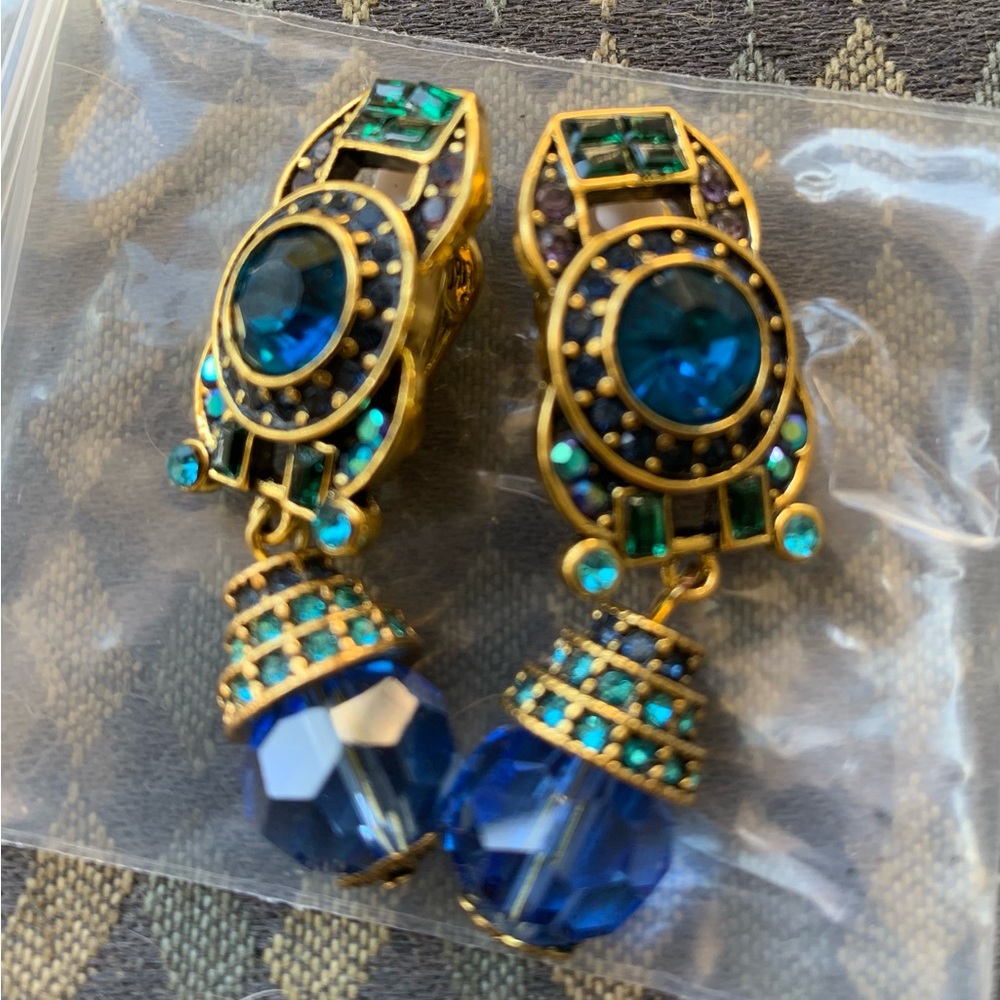 💚3/$25 Elegant Gold and Blue Imitation stone clip Dangle Earrings